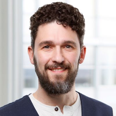 Kore Nordmann looking at things