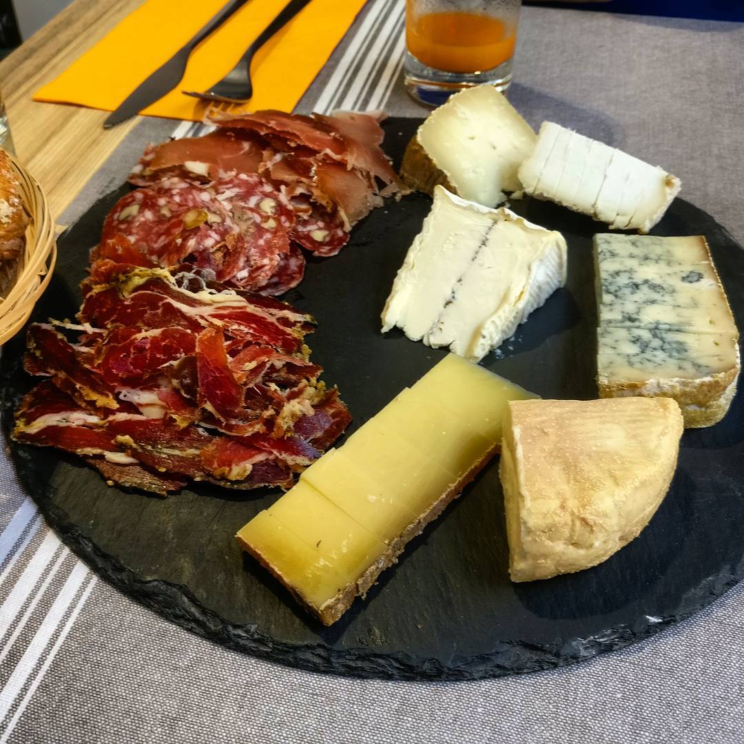 That's a delicious #cheese platter :-D