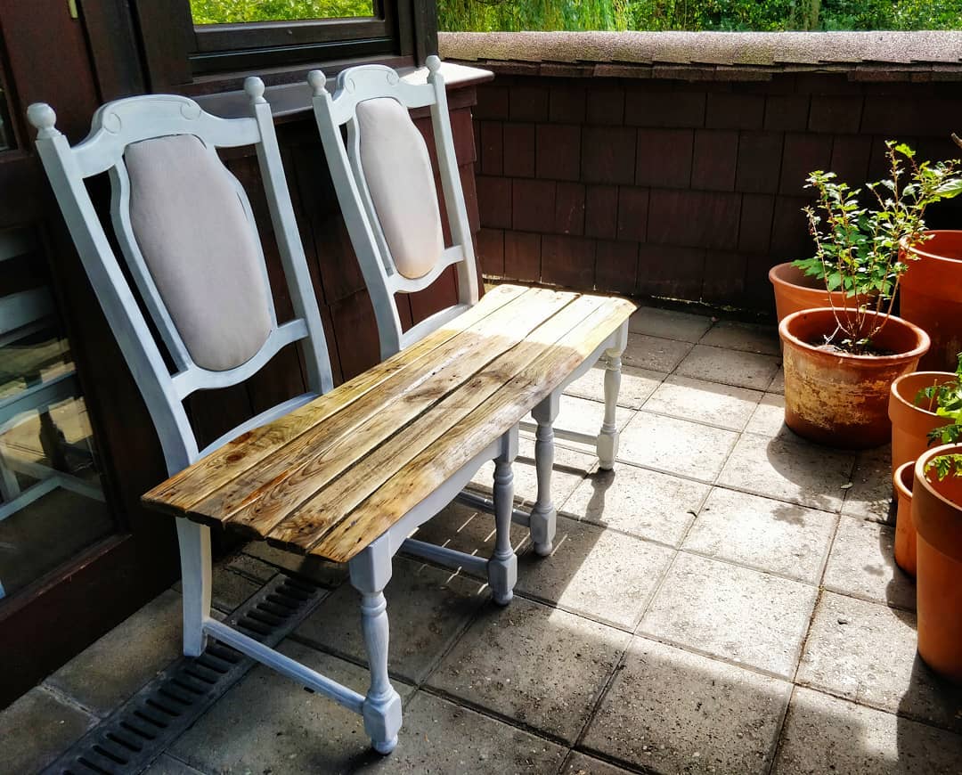 We built ourselves a new #sundown #bench from two old and ugly brown chairs (10€ each), some wood from old palettes and some fabric we still had lying around.

Very comfortable and we like the style a lot. #diy #diycrafts #relax