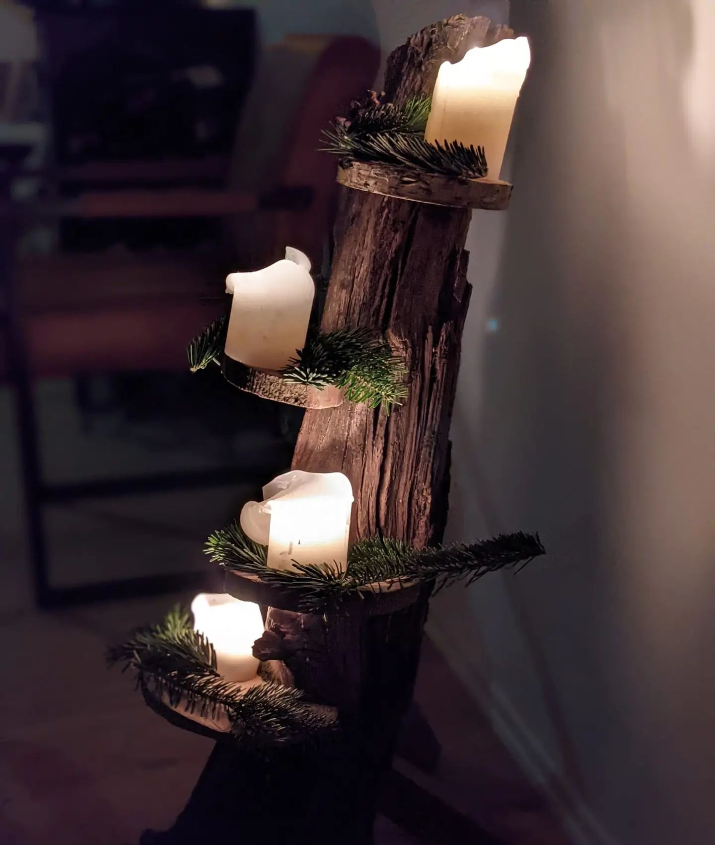 @nord_binchen asked for it, I built it. A nice piece of old wood used as an advent wreath. #diy #selfmade #advent #christmasdecor
